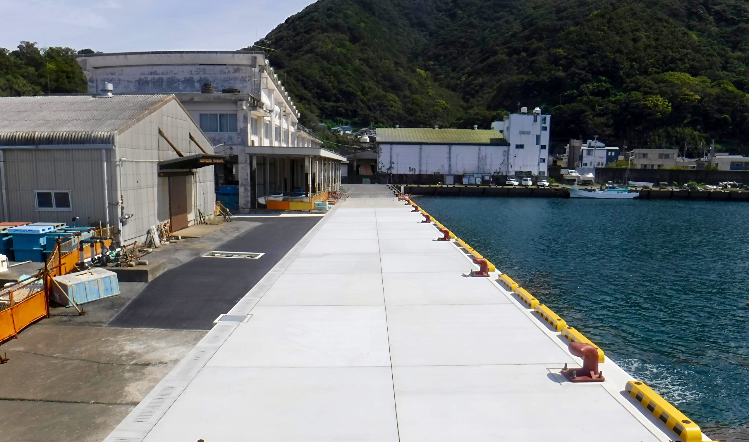 馬込・獅子浜岸壁補修工事の施工写真01