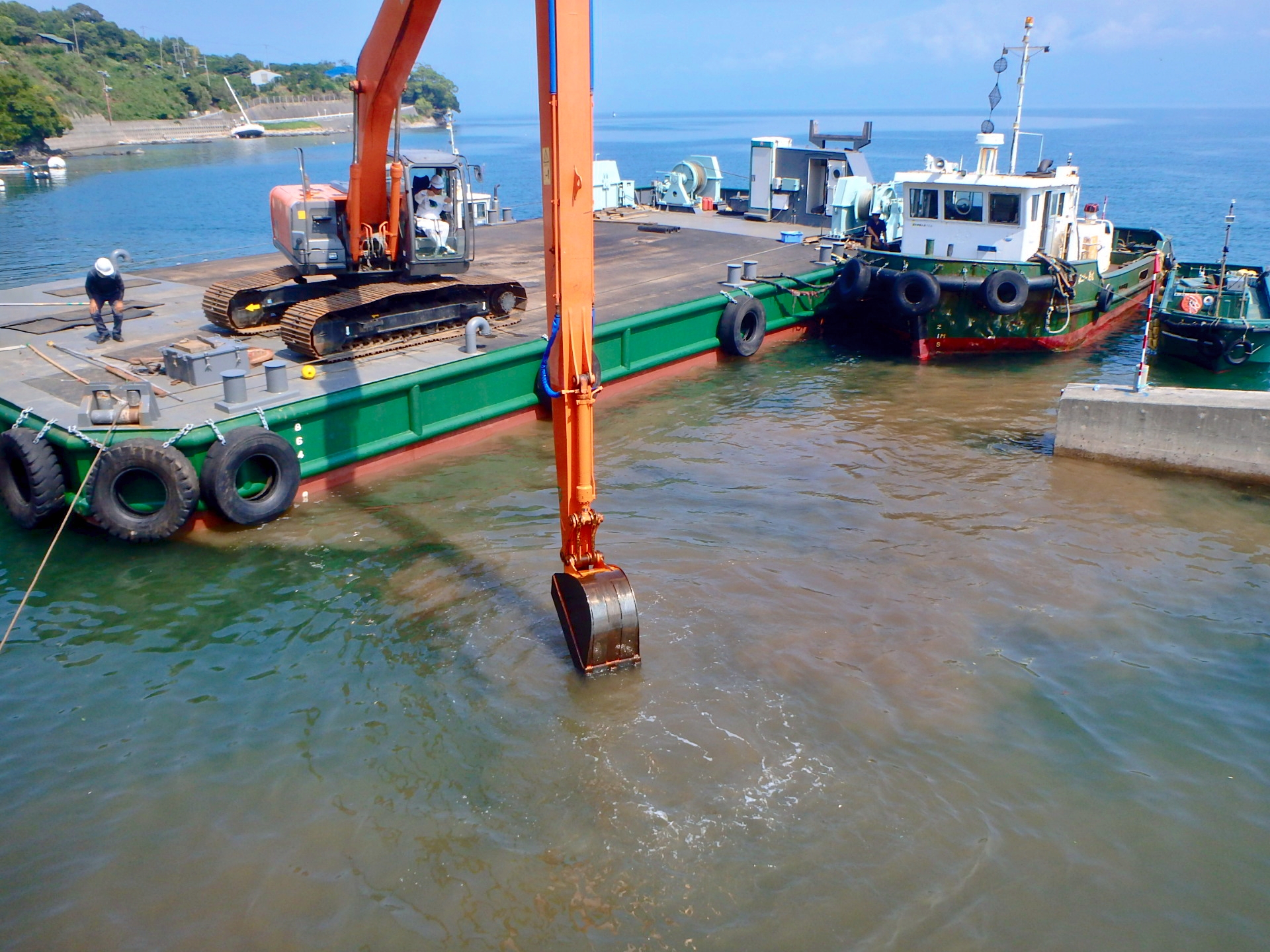 久料地先泊地堆積土砂撤去工事